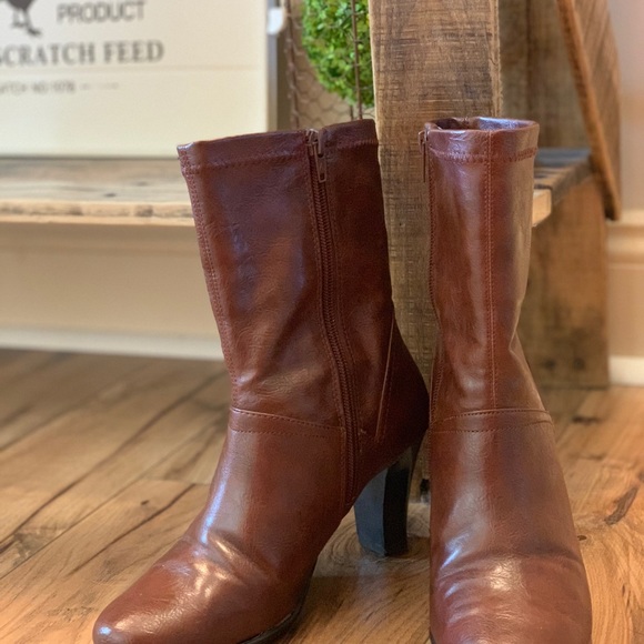 Boots - Picture 4 of 5